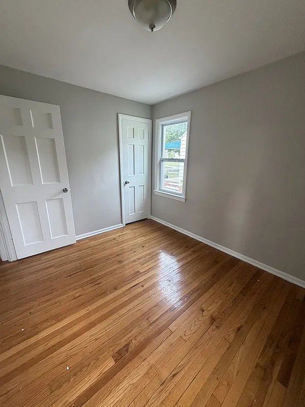 3 bed, 1.0 bath, 987 sqft, $1,500 — Photo 4
