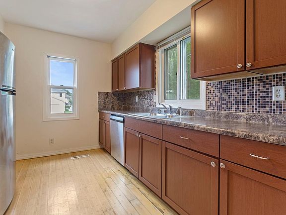 3rd image of 1714 Thomas Ave N