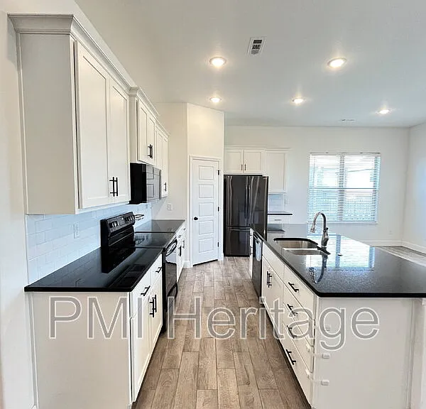 2060 Periwinkle Pl — Photo 10