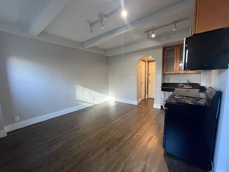 1st image of 11 Waverly Pl APT 9L