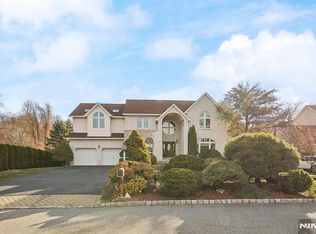 19 Dave Espie Way, Wayne, NJ 07470