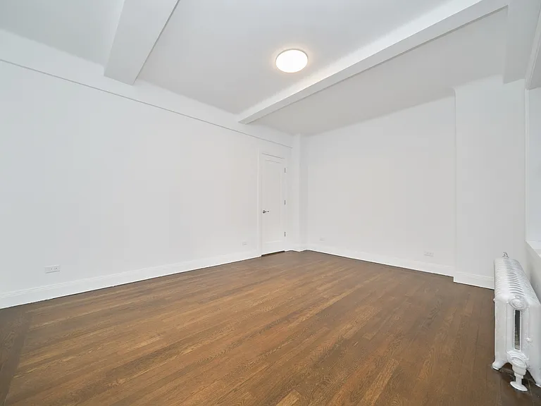 600 W 111th St #4G1 — Photo 4