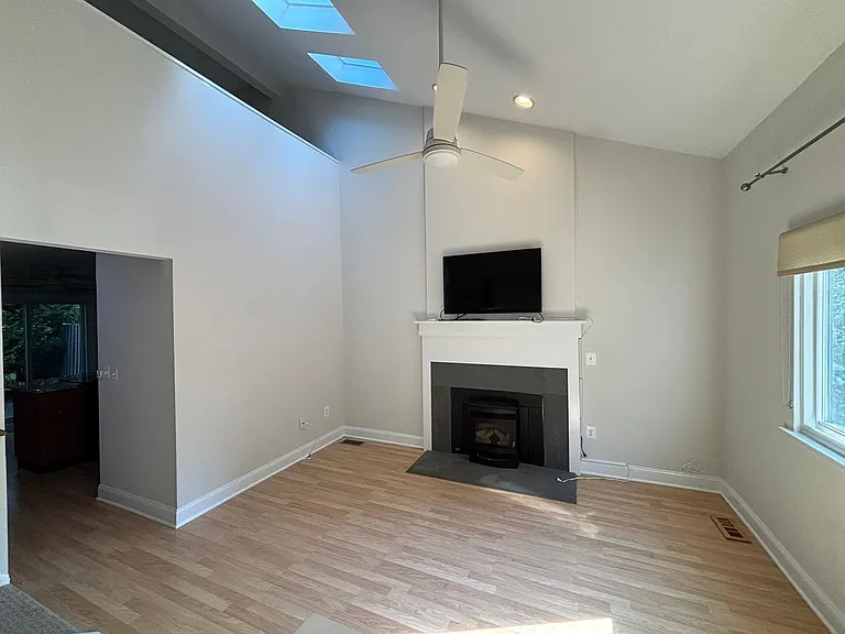 1240 Youngs Farm Rd — Photo 5