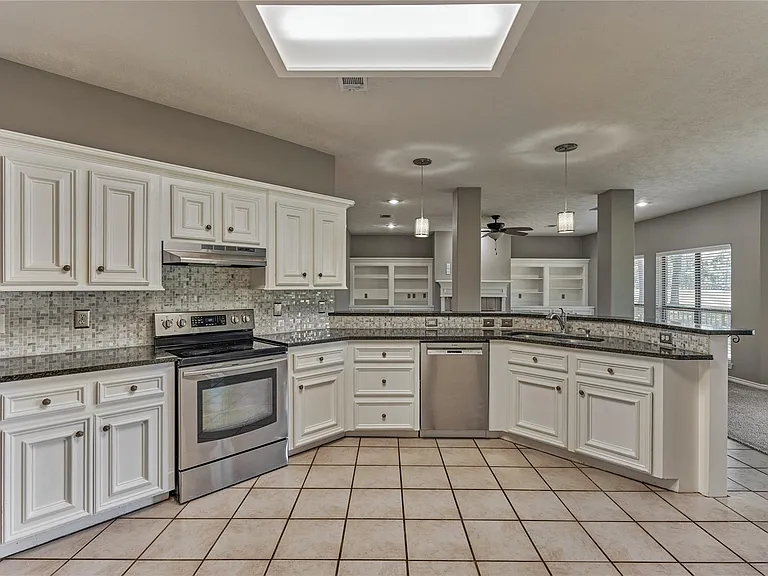 13707 Fountainview Dr — Photo 21