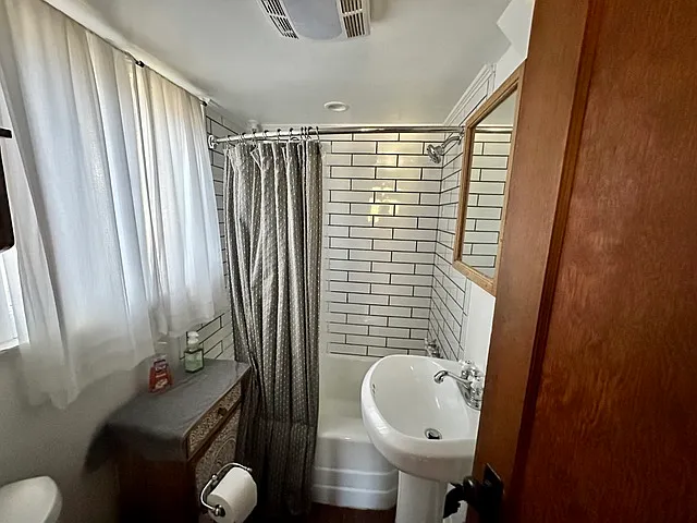 1 bed, 1.5 bath, 700 sqft, $1,700 — Photo 4