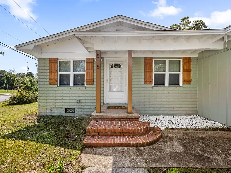 515 E Scott St — Photo 36