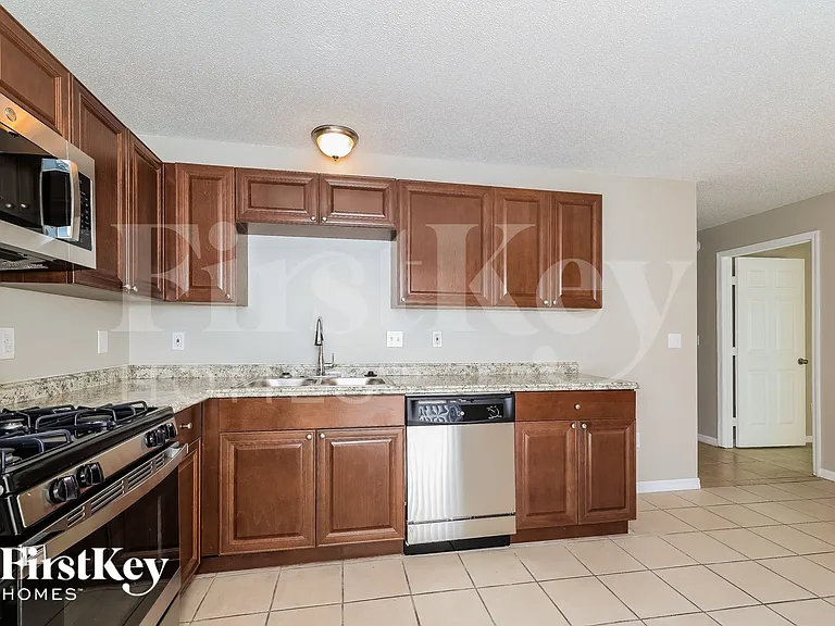 3789 Huntwicke Blvd — Photo 6