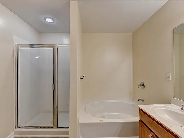 2602 Pierce Brennen Ct — Photo 34