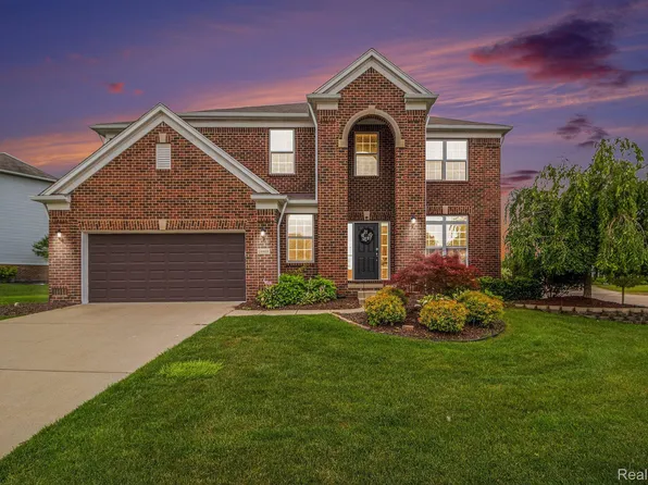 24469 Padstone Dr, South Lyon, MI 48178