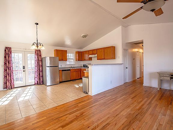 5th image of 73 Petes Pl