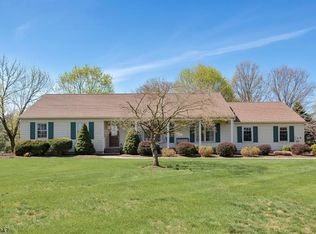 9 Apple Tree Rd, Flemington, NJ 08822