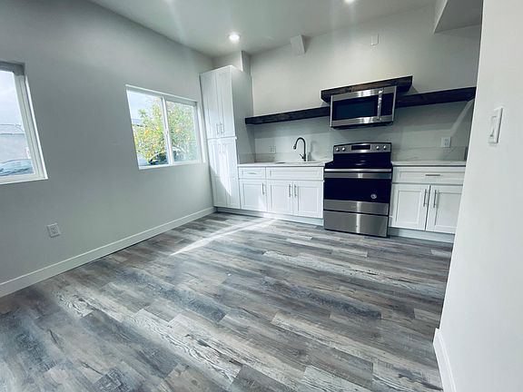 3rd image of 647 Avocado Ave