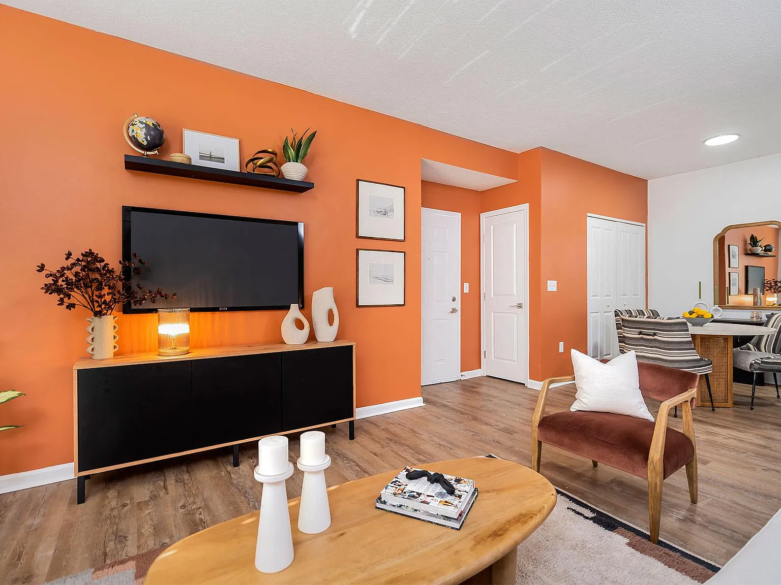 Warner West Apartments — Photo 4