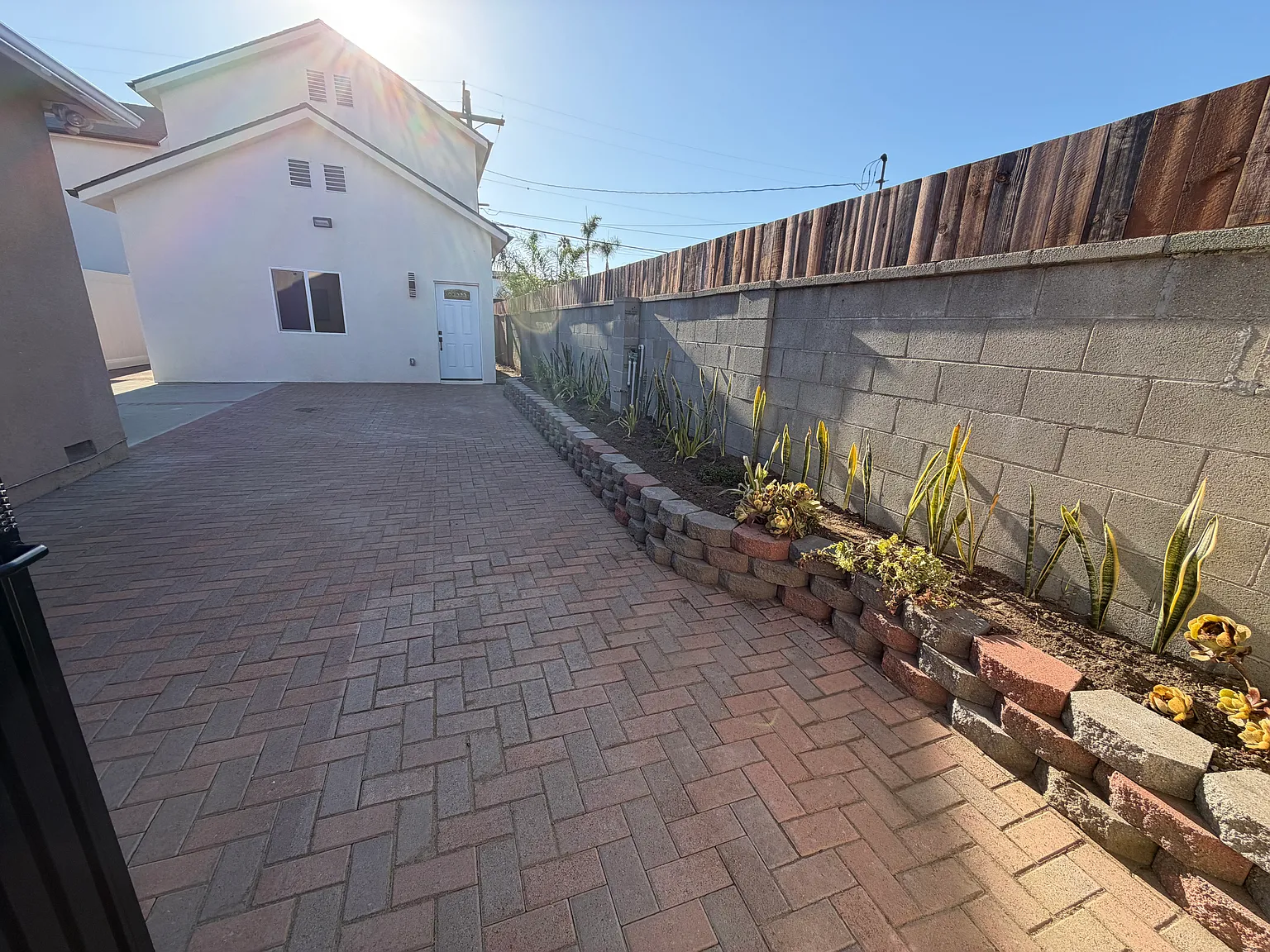 3 bed, 1320 sqft, $4,295 — Photo 3