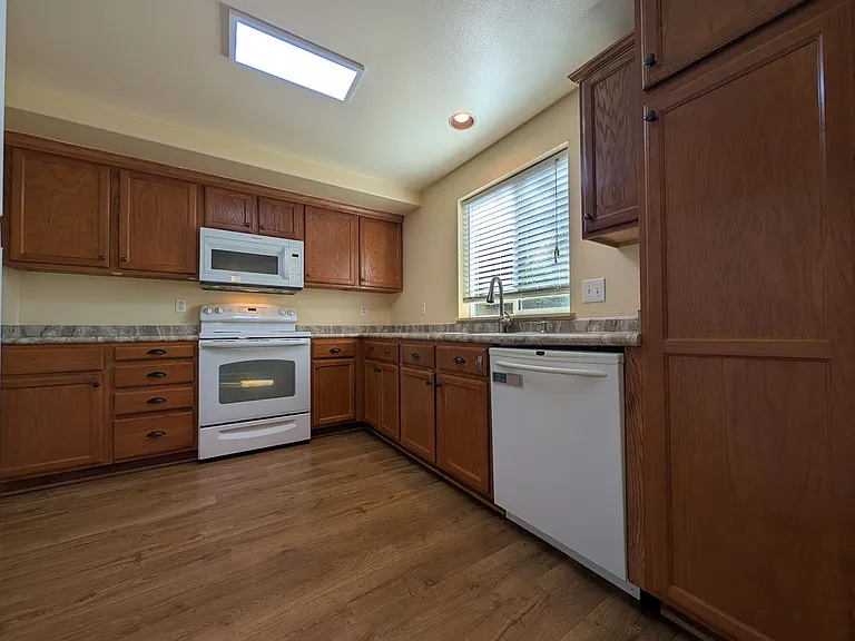 3657 Westleigh St — Photo 9