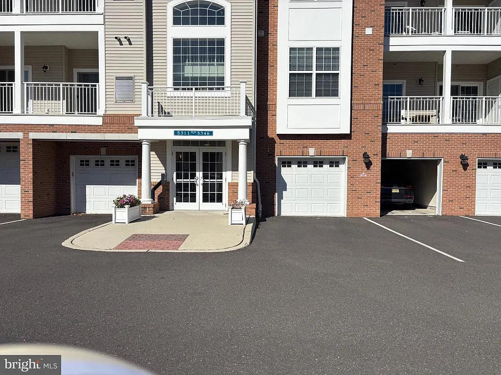 2 bed, 2.0 bath, 1200 sqft, $3,000 — Photo 1