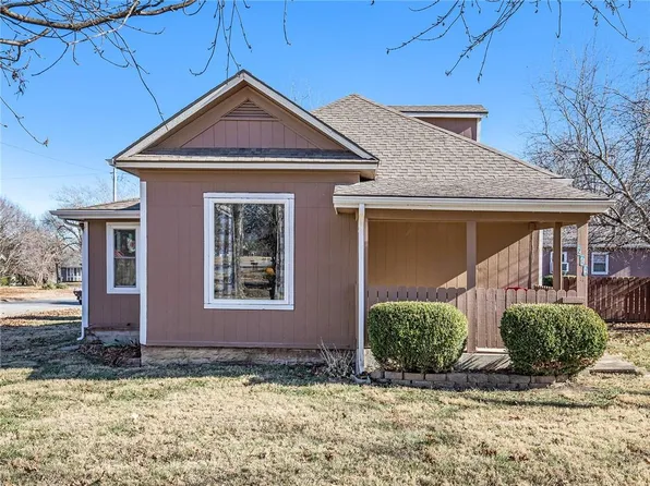 201 S Green St, Tonganoxie, KS 66086