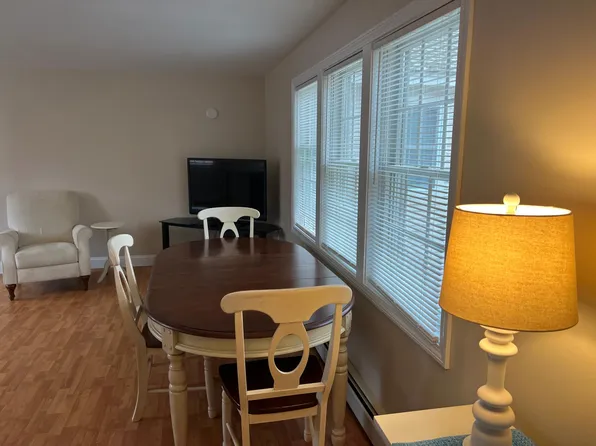 24 Lockwood Dr, Kennebunk, ME 04043