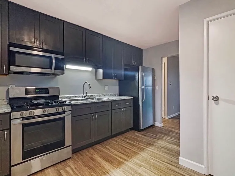 2022 Porter St SW #11 — Photo 6