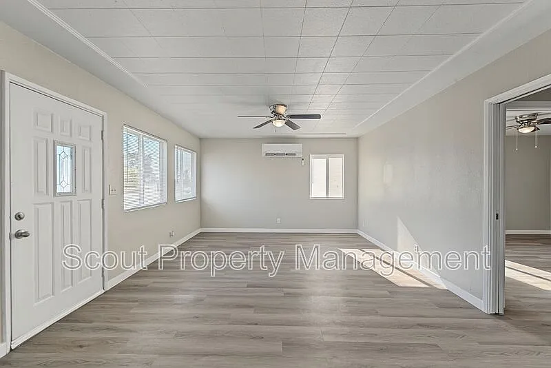 230 W Whittier Ave