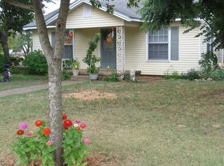 513 E Cougar Ln, China Spring, TX 76633