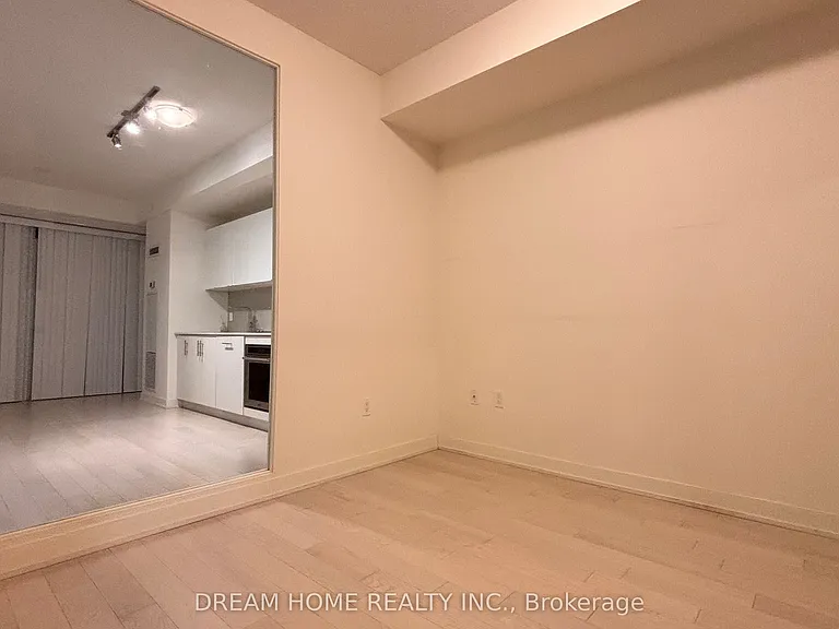 330 Richmond St W #816 — Photo 8