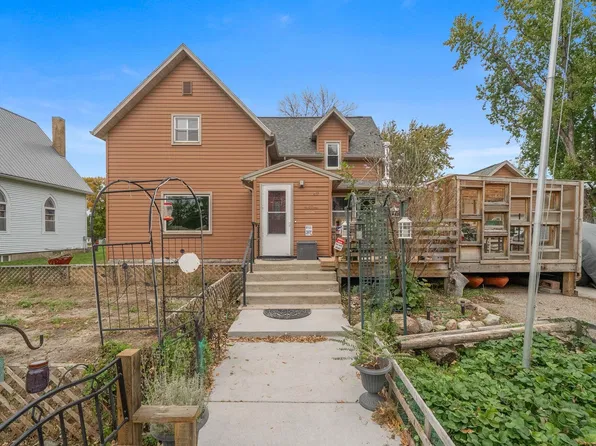 611 Fell St, Larchwood, IA 51241