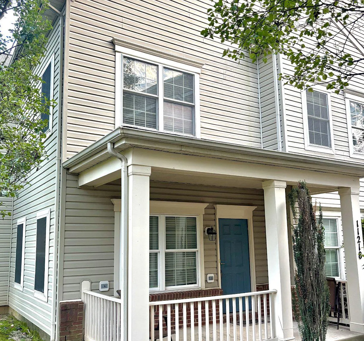Chatsworth Village Condo — Photo 1