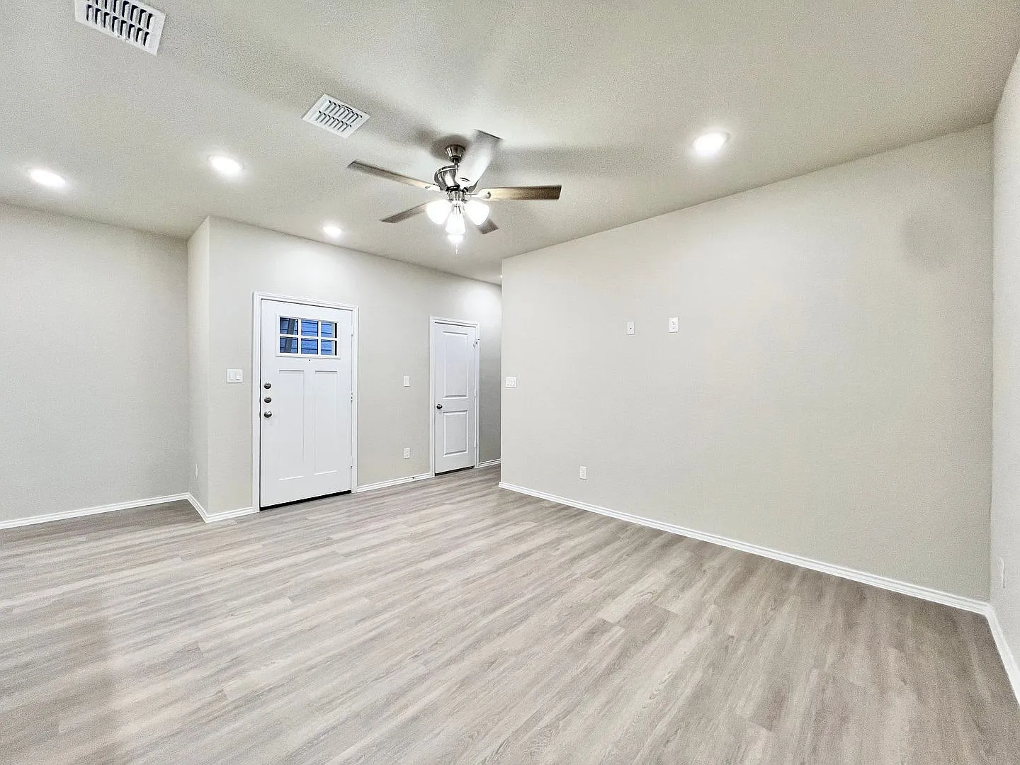 Brand New Duplex in New East Parks Community — Photo 4