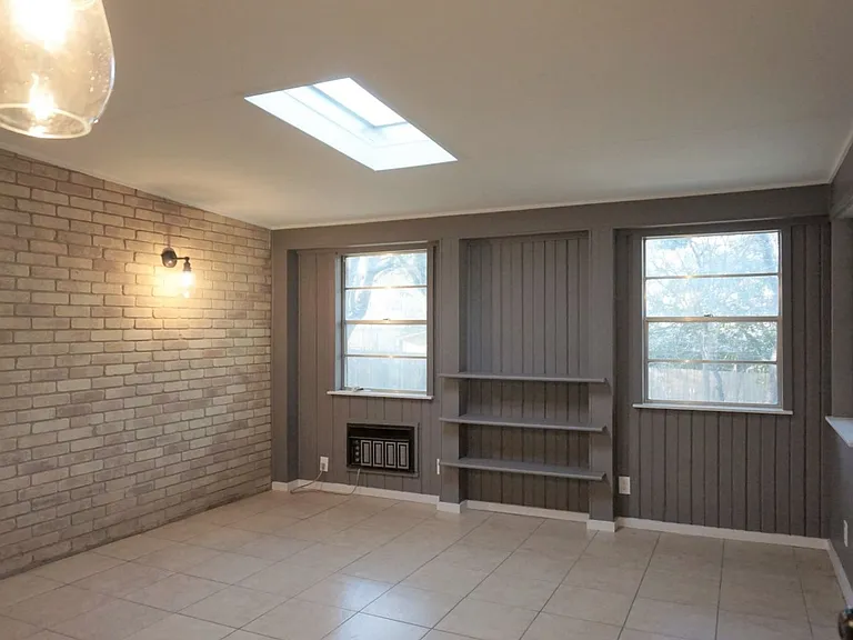 313 Sagecrest Dr — Photo 14