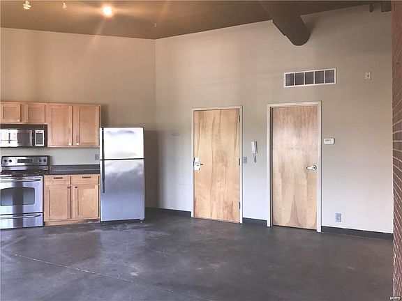 3rd image of 3124 Olive St APT 7