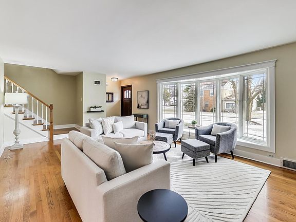 4th image of 208 S Derbyshire Ln