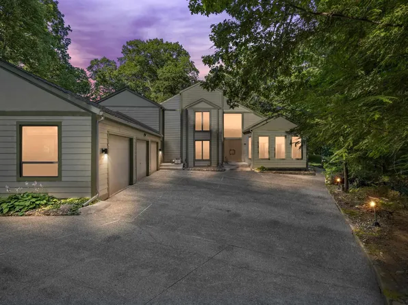 184 Orchard Hills Ct, Ann Arbor, MI 48104