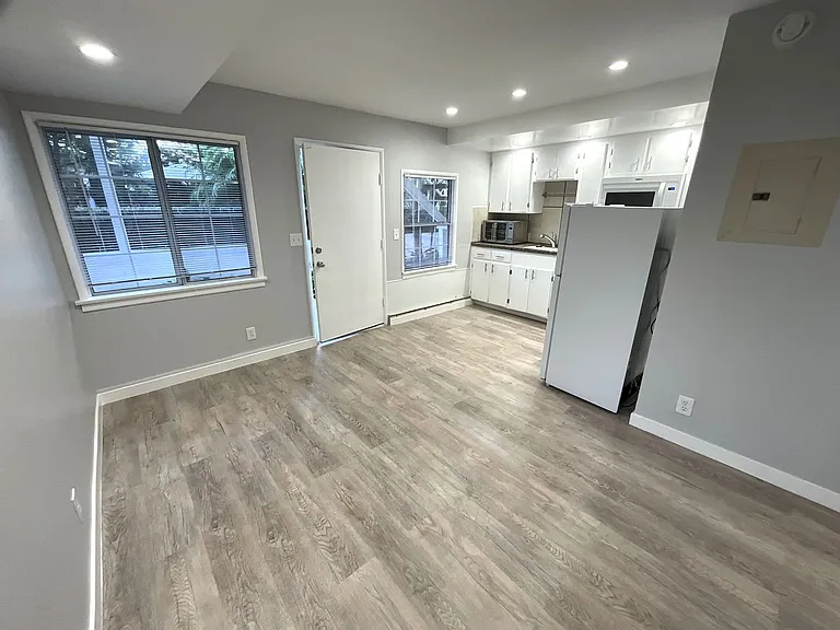 10814-10818 Blix St #10814-814-B2 — Photo 4
