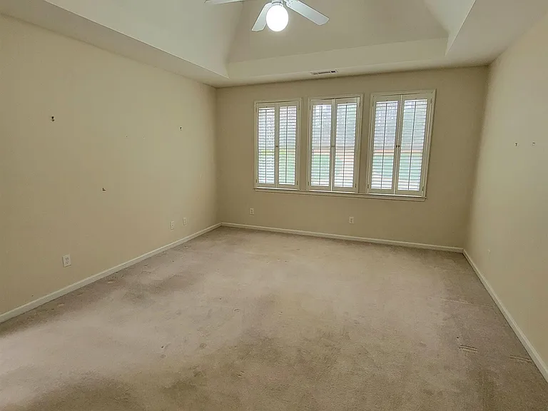 225 Lockmeade Way — Photo 11