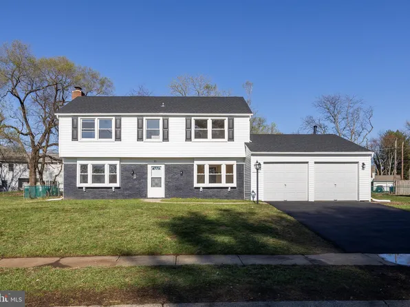 31 New Pond Ln, Willingboro, NJ 08046