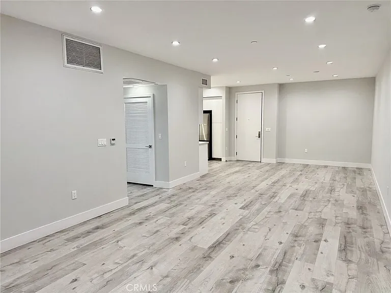 5820 La Mirada Ave #403 — Photo 15