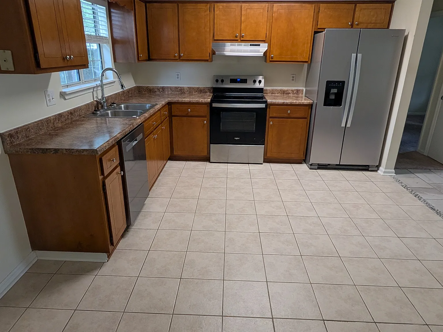 3 bed, 1000 sqft, $1,400 — Photo 3