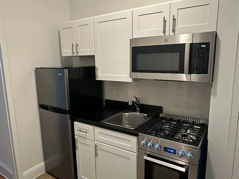 21 Leroy St #11 — Photo 3
