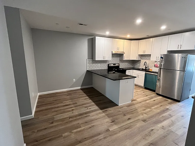 1709 E St NE #2 — Photo 5