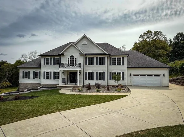 121 Blackthorn Dr, Butler, PA 16002