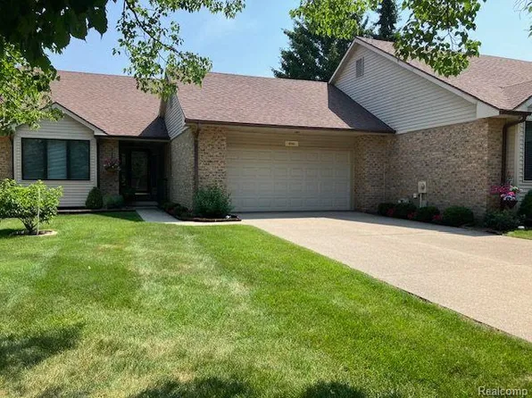 8293 Butternut Ct, Grand Blanc, MI 48439