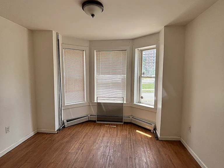 35 Conger St #1L — Photo 3