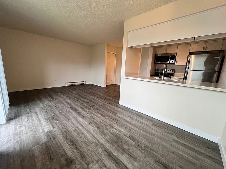 607 S 152nd St #8 — Photo 5