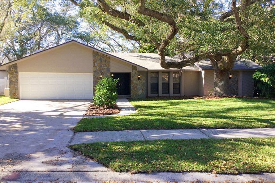 1st image of 74 Bay Woods Dr