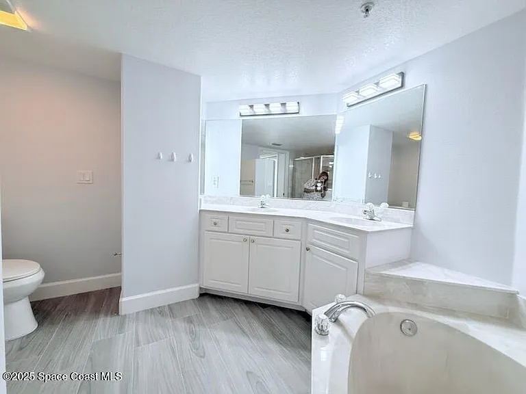 8922 Laguna Ln #201 — Photo 24