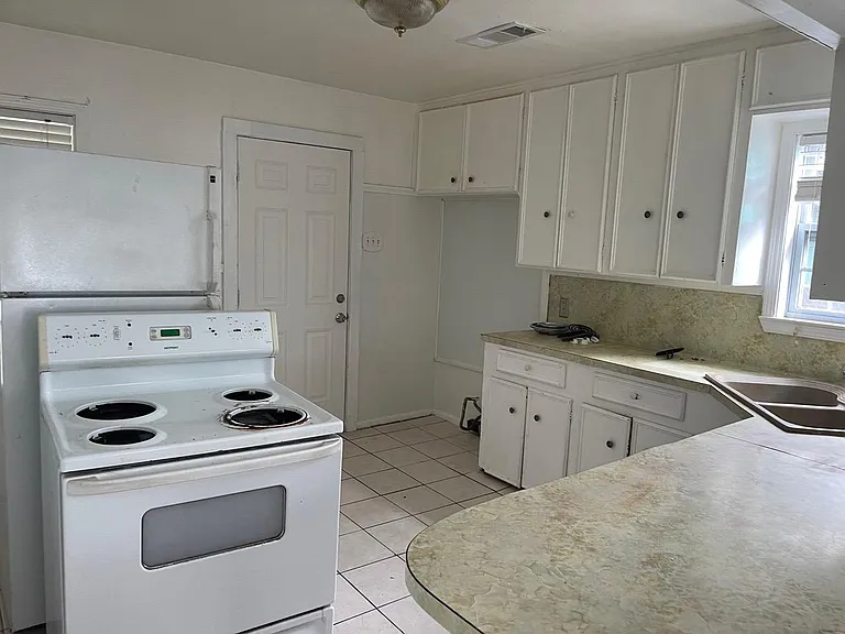 4005 Devon Dr — Photo 5