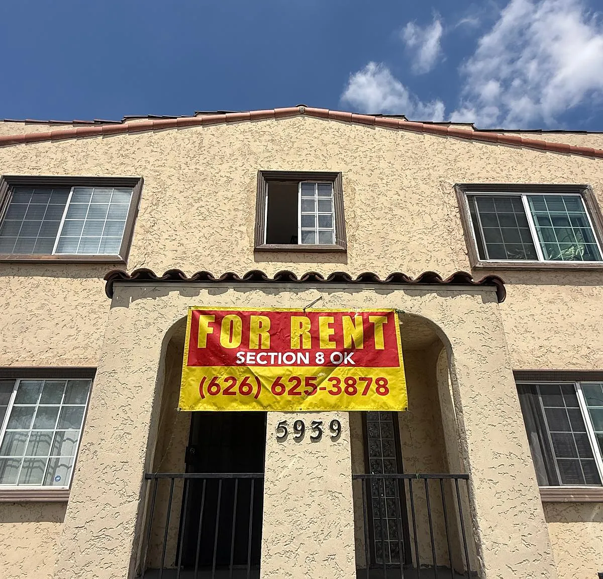 2 bed, 700 sqft, $2,200 — Photo 1