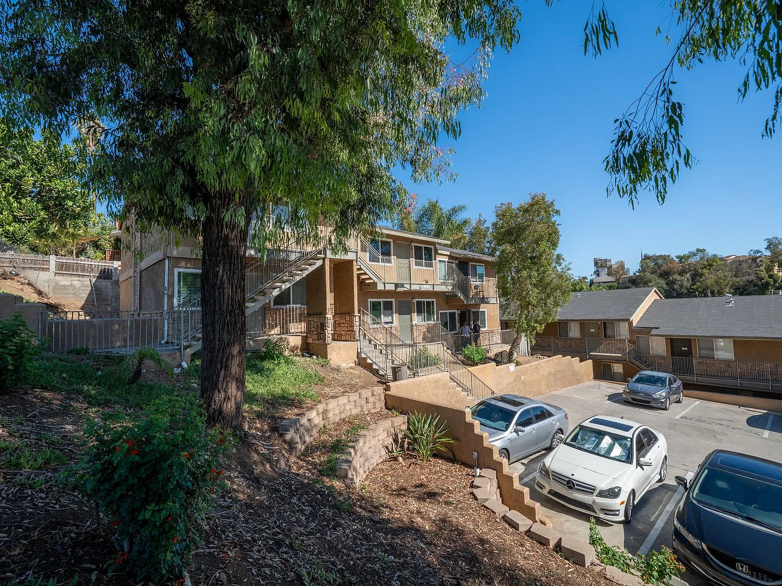 Auburn Apartments — Photo 2