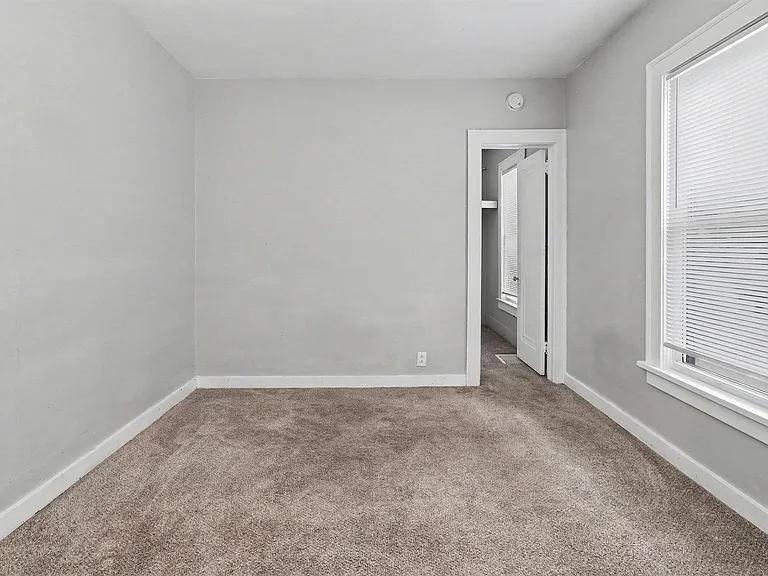1051-1057 Pine Ave NW — Photo 20